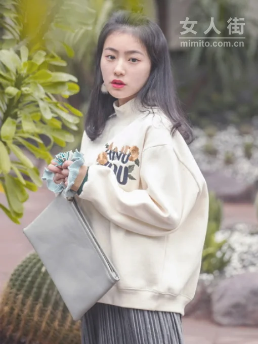 精致卫衣穿起来，带你轻松玩转初春