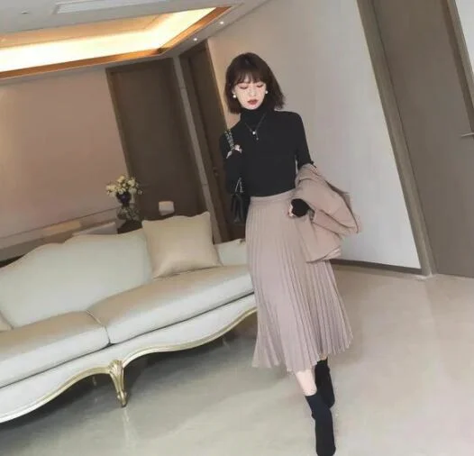 40岁的女人穿百褶裙如何搭配上衣示范