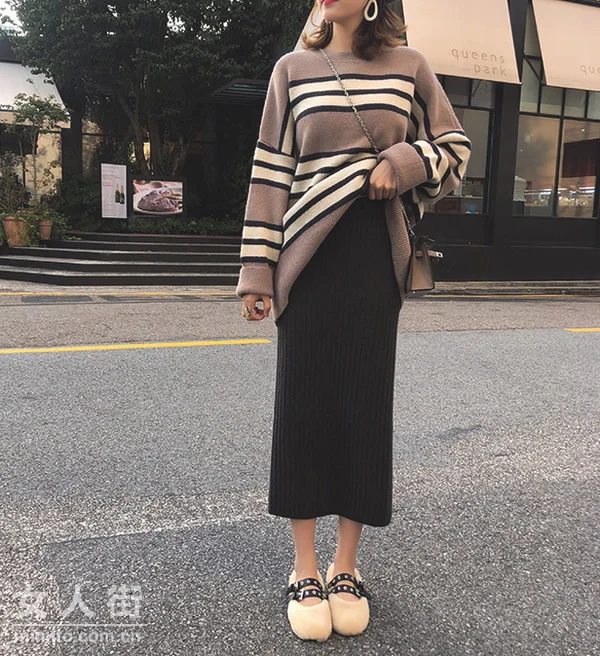 简约半身裙N种穿法，打造专属魅力