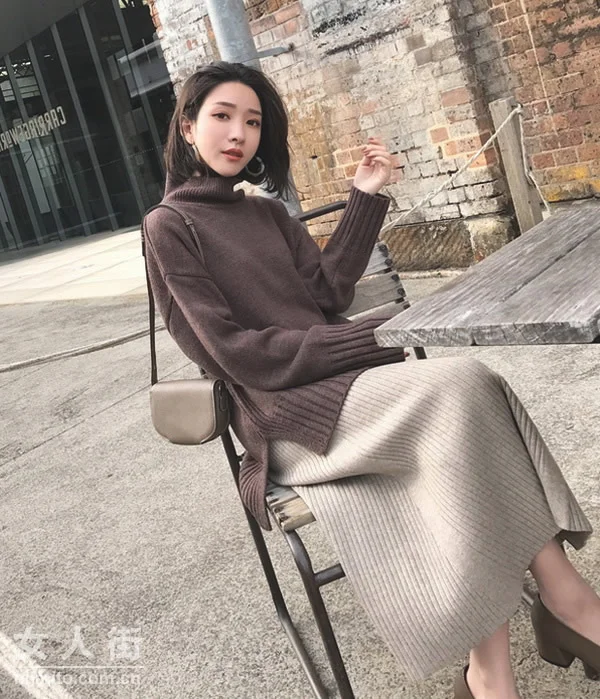 简约半身裙N种穿法，打造专属魅力