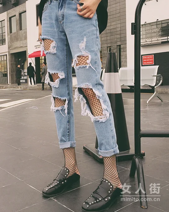 渔网袜再度风靡，乞丐裤成最大赢家