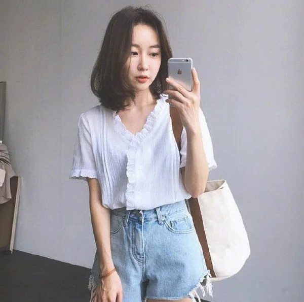 女人夏日浅色文艺范搭配，很显气质！