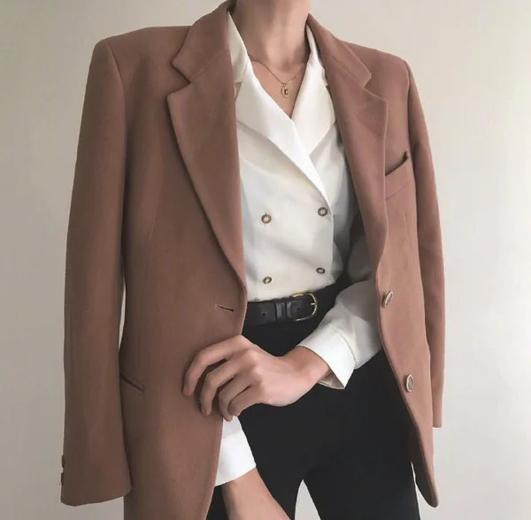 2022早春女生西装穿搭示范参考