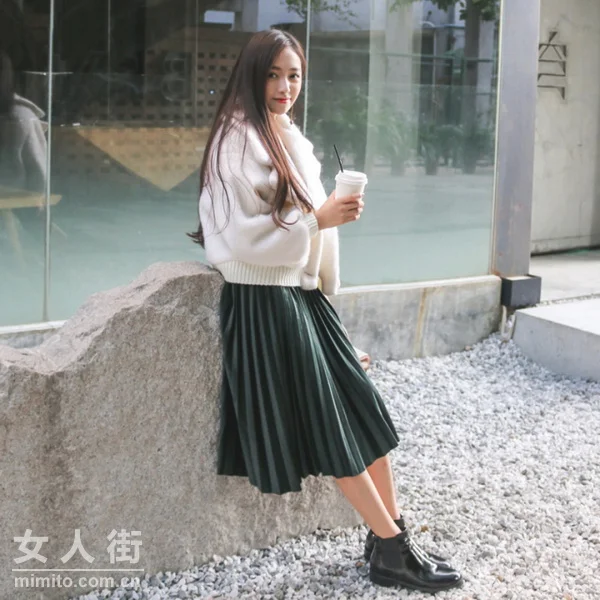 简约半身裙N种穿法，打造专属魅力