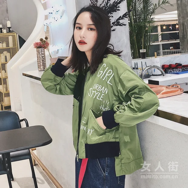 活力棒球服搭配 多变风格不变潮味