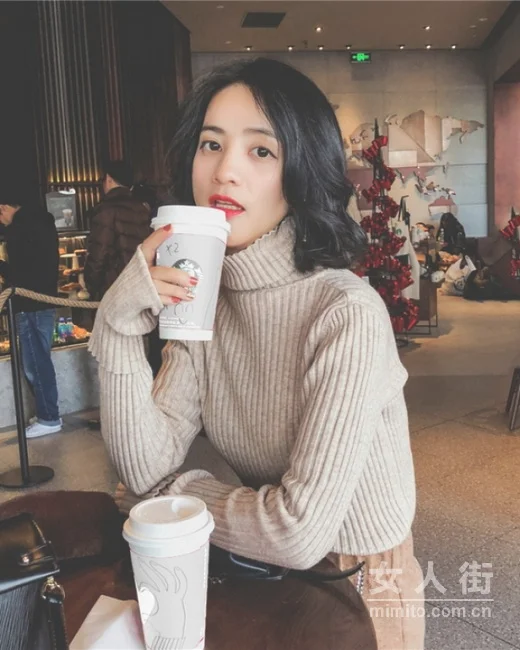 基础色调高领毛衣，有型又时髦一冬季