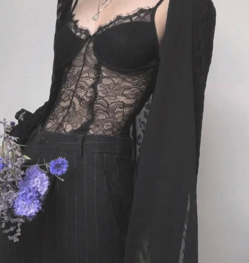 甜美与性感兼备的复古系穿示范