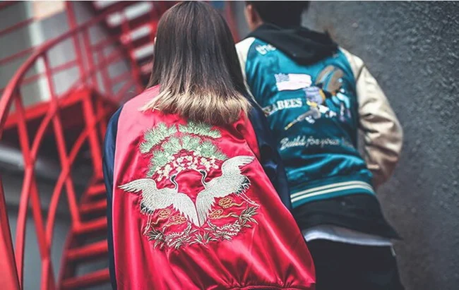 秋冬吹来复古风，潮人玩转“刺绣元素”