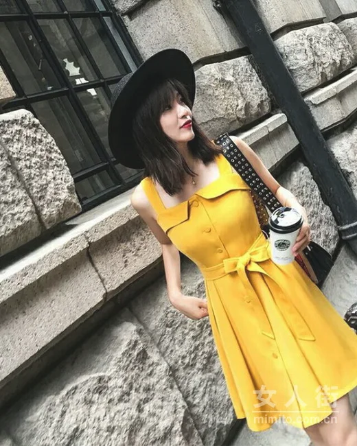入秋姜黄色穿搭示范，演绎最美国际范