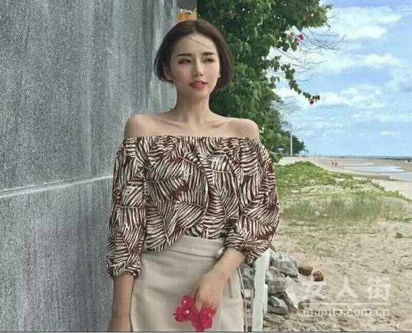 性感一字肩穿搭今夏超火,轻松变女神