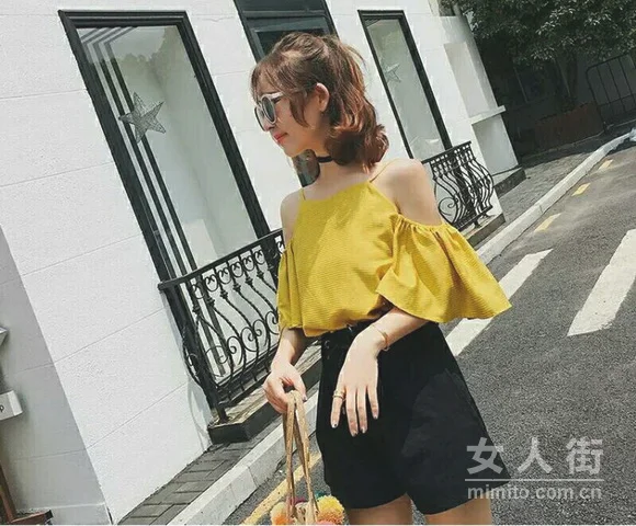 性感一字肩穿搭今夏超火,轻松变女神