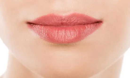 春季护唇小妙招 让你的嘴唇摆脱干燥唇色可人更滋润