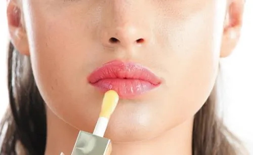 嘴唇干燥脱皮怎么办 推荐几个护理方法