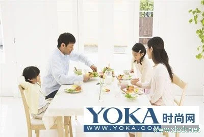 日本流行 左手吃饭对减肥有帮助