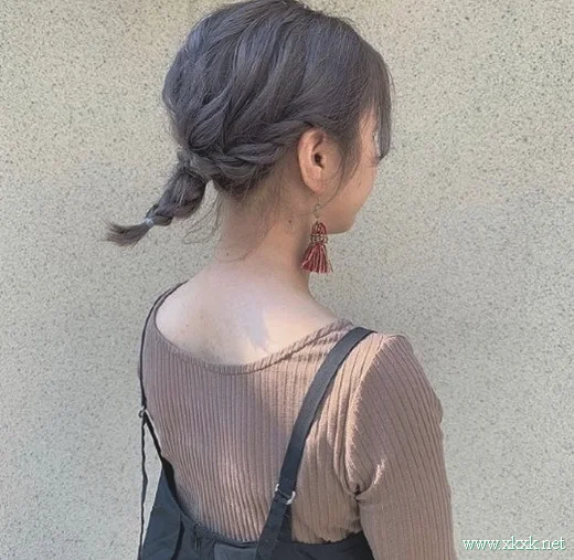 扎个小辫子出门，九款女生辫子发型图片