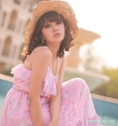 梨花头麻花辫 初秋卷发搭配长裙