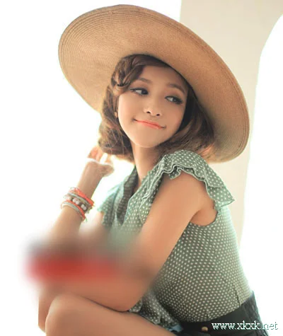 90后萌女秋日最新时尚发型