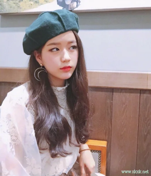 今年流行蜜茶色，甜系少女波浪卷发型