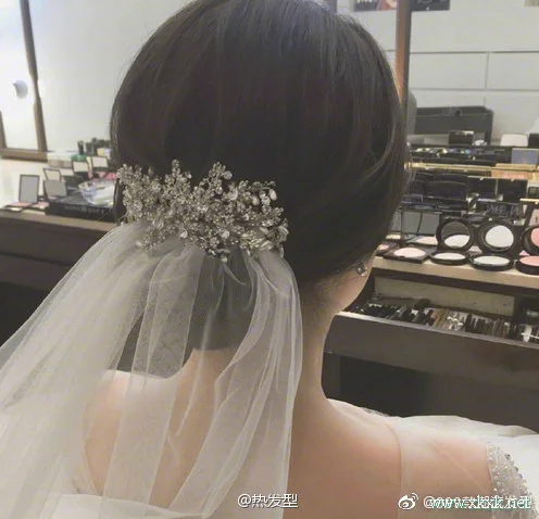 2021新娘发型，大气典雅的新娘盘发造型