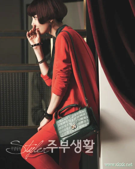 廉晶雅拍写真短发造型时尚干练