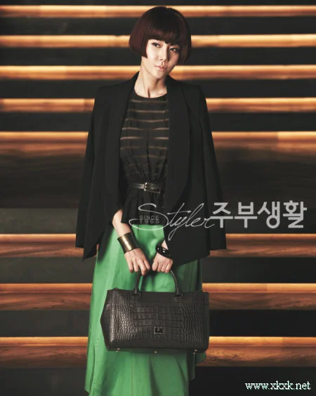 廉晶雅拍写真短发造型时尚干练