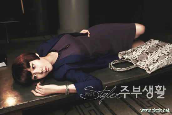 廉晶雅拍写真短发造型时尚干练