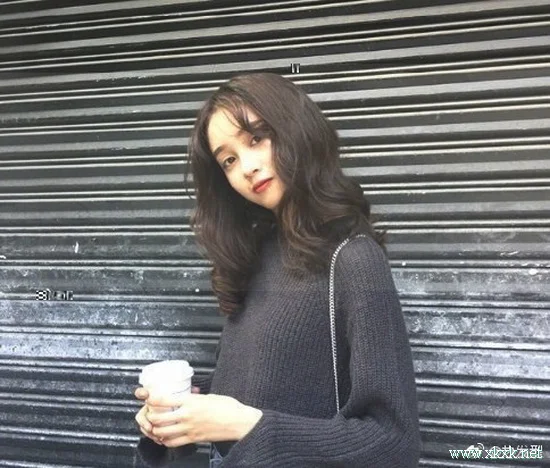 适合中长发的女生的大卷发造型参考