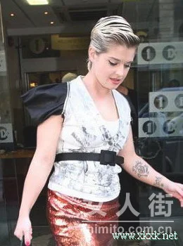 小胖脸奥斯本用发型妆出美丽