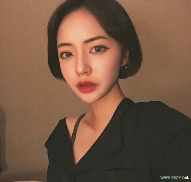 漂亮的短发小姐姐，看后有换短发的冲动