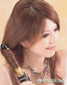 漂亮有型 5步骤梳出马尾女人味