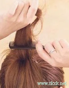 漂亮有型 5步骤梳出马尾女人味