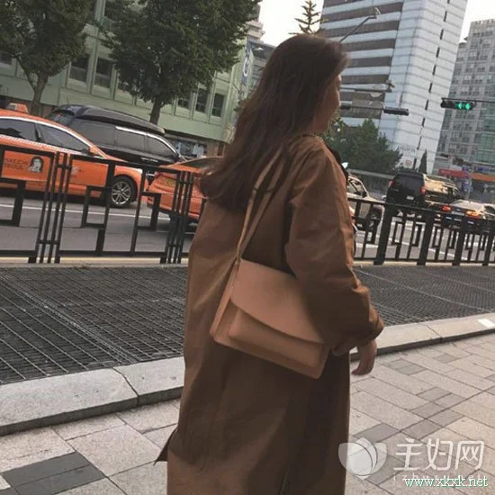 卷发长发美女背影杀 2017披肩长卷发精选
