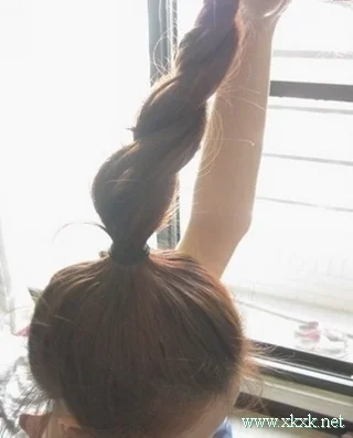 教你怎样扎丸子头技巧 饱满丸子头DIY2