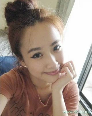 教你怎样扎丸子头技巧 饱满丸子头DIY2