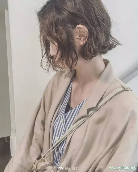 日系空气短发，中短发女生换发型推荐