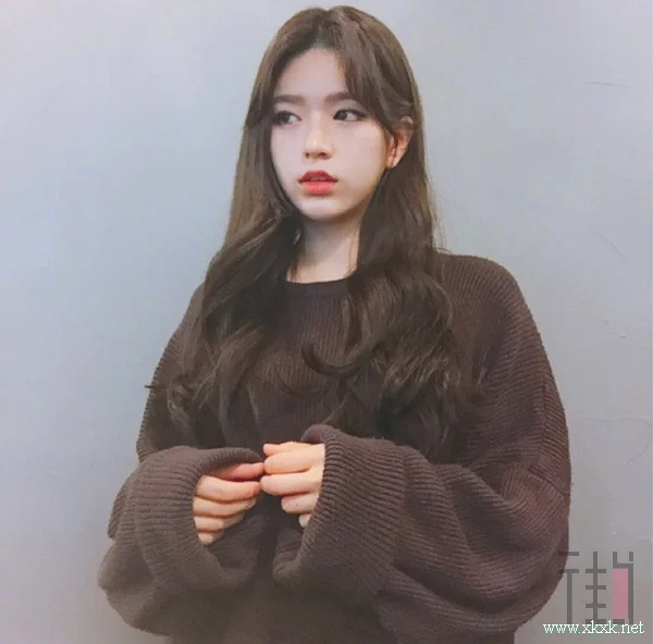 甜系少女2019流行蜜茶色波浪卷发