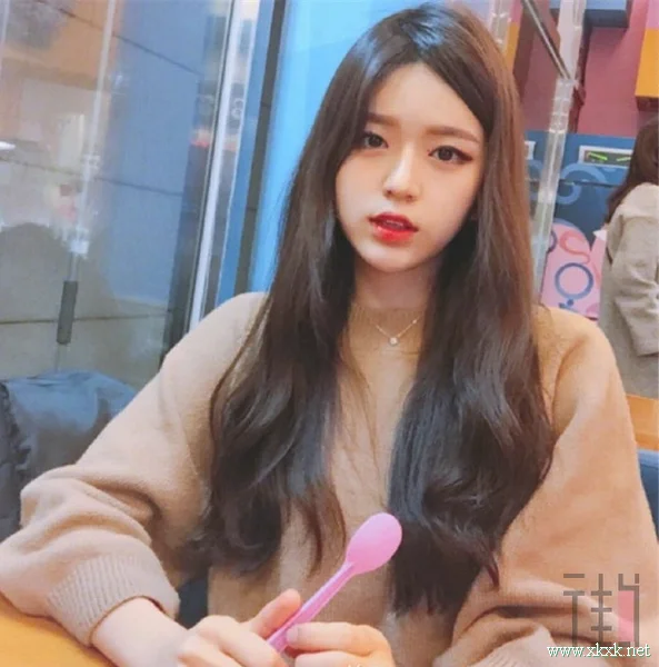 甜系少女2019流行蜜茶色波浪卷发