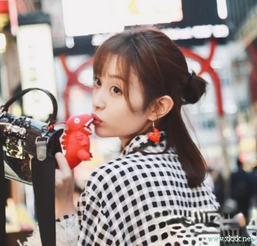 校花盖玥希亲身示范2021最火女生发型