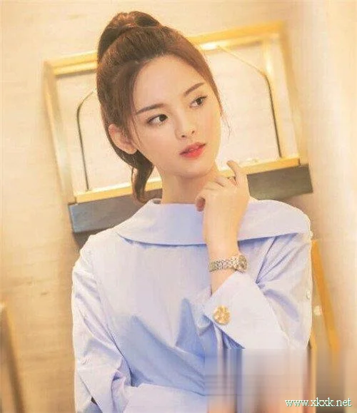 盘点杨超越发型大全 甜美清新时尚百变
