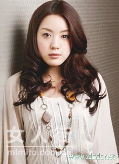 2010年新款复古发型 中分尽显优雅