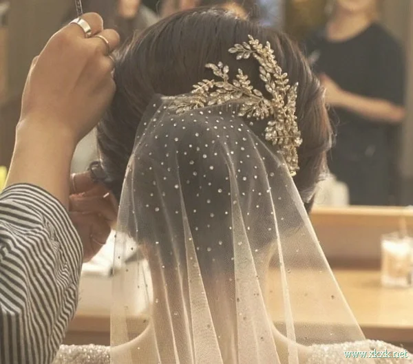 最美新娘头部造型,盘发和头饰搭配示范