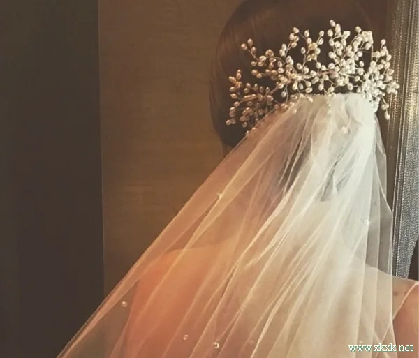 最美新娘头部造型,盘发和头饰搭配示范