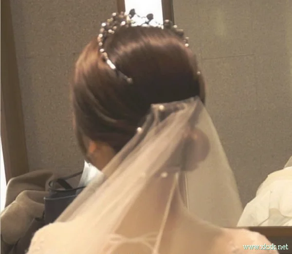 最美新娘头部造型,盘发和头饰搭配示范