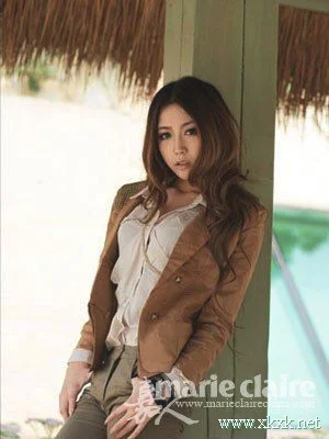 萝莉长卷发 寒冬如夏温暖