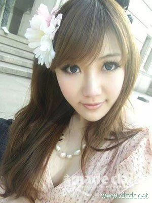 萝莉长卷发 寒冬如夏温暖