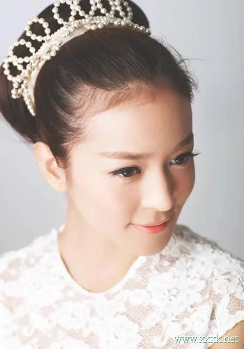 四款复古发型 让你轻松做玩穿越