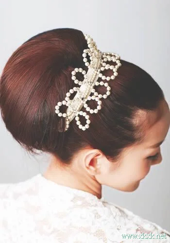 四款复古发型 让你轻松做玩穿越