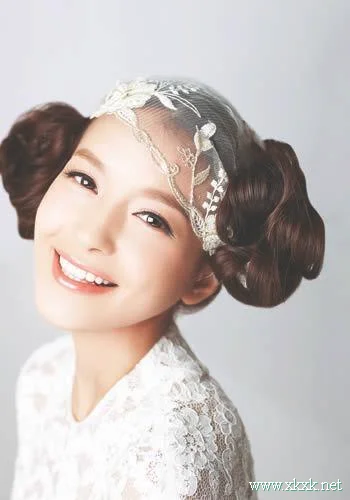 四款复古发型 让你轻松做玩穿越