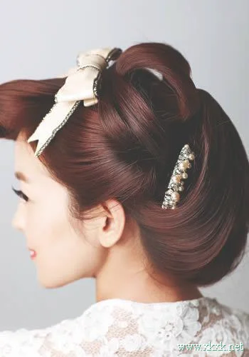 四款复古发型 让你轻松做玩穿越