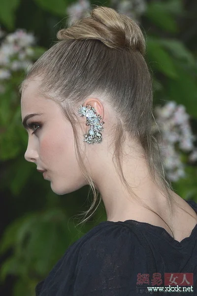 新年派对超吸睛 女星示范15款优雅发髻